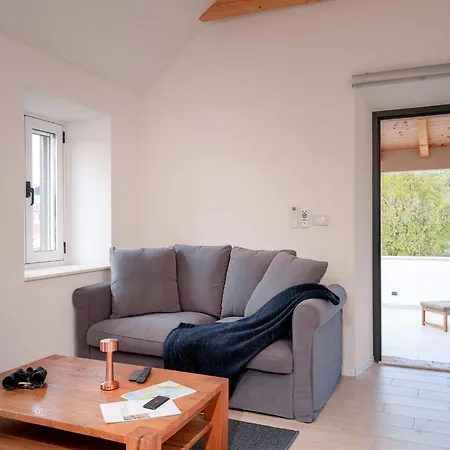 בית נופש Nicely Decorated House With Roofed Terrace *