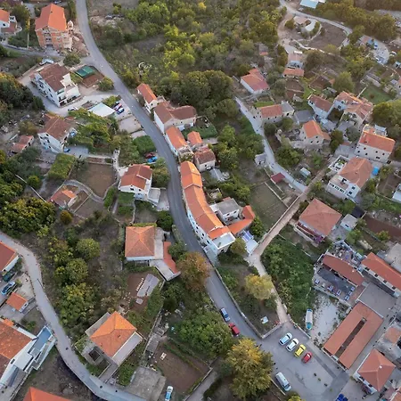 Nicely Decorated House With Roofed Terrace בית נופש ורבוסקה