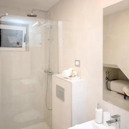 Nicely Decorated House With Roofed Terrace * فربوسكا