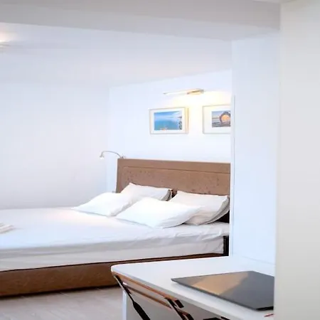 Nicely Decorated House With Roofed Terrace * فربوسكا