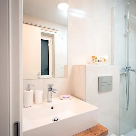 بيت للعطل Nicely Decorated House With Roofed Terrace *