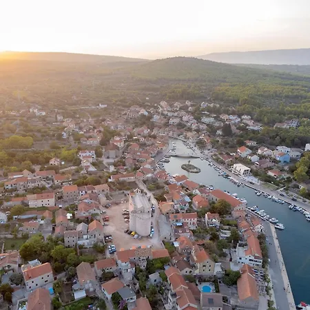 Nicely Decorated House With Roofed Terrace * فربوسكا