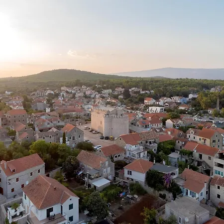 بيت للعطل Nicely Decorated House With Roofed Terrace