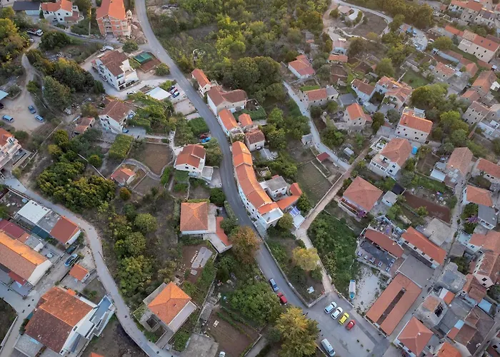 Nicely Decorated House With Roofed Terrace Prázdninový dům Vrboska