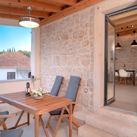 Nicely Decorated House With Roofed Terrace Tatil Evi *